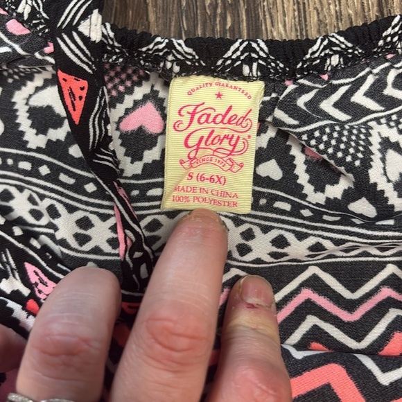 Faded Glory jumpsuit black, red, and pink Aztec and heart design size small - Picture 4 of 4